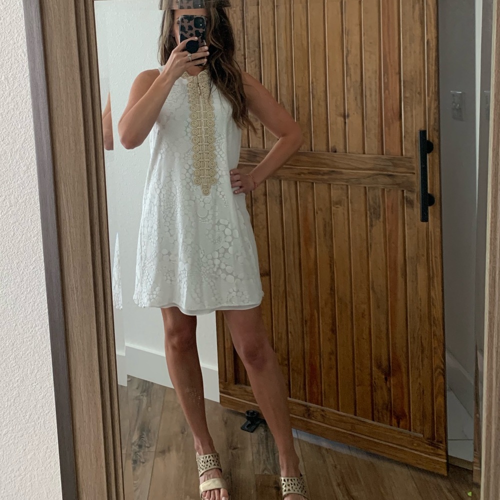 White Lilly Pulitzer shift dress with gold collar detailing and zipper. Size 6.